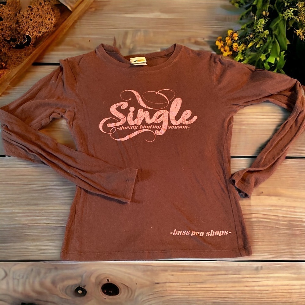 Bass Pro 100% cotton T-shirt, “single during hunting season” brown pink…